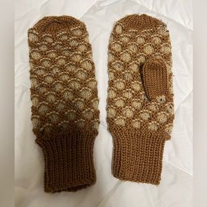 Knit mittens for women like new